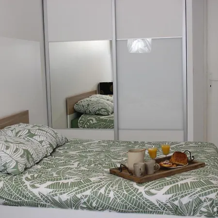 L'esprit De Lourdes, Proche Sanctuaire Et Gare, Vue Sur Le Chateau Apartament