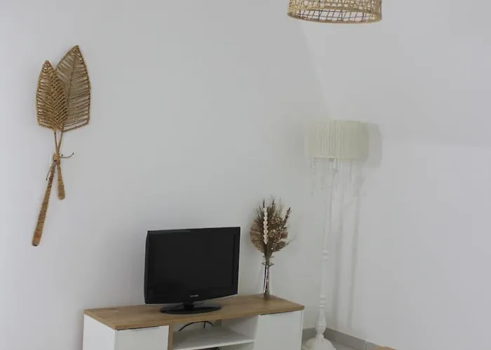 L'esprit De Lourdes, Proche Sanctuaire Et Gare, Vue Sur Le Chateau *